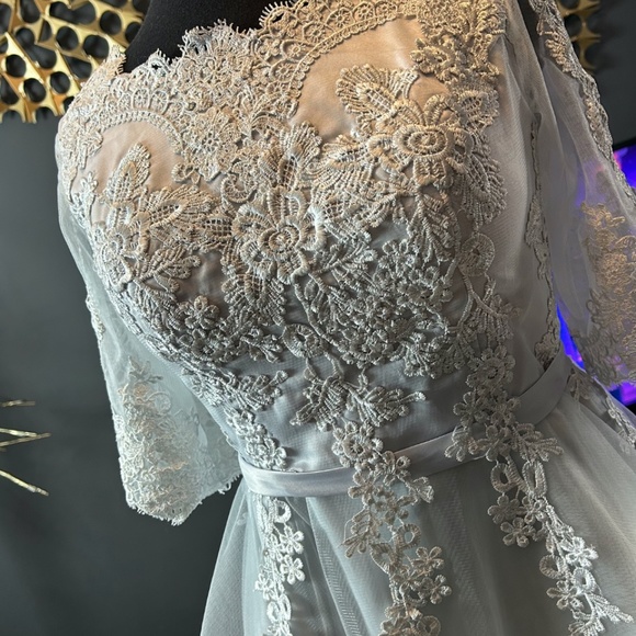 GREY LACE AND TULLE HIGH LOW WEDDING DRESS US SIZE 8 - Picture 3 of 5